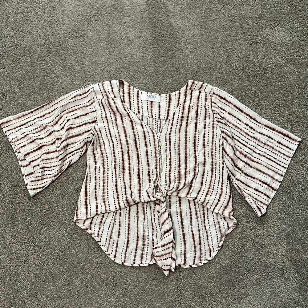 MOD on Trend boutique cropped tie front button down.